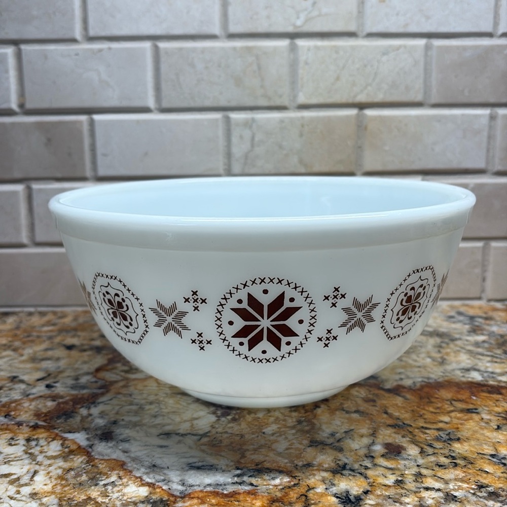 Vintage Pyrex 403 - 2 1/2 QT. Bowl - Town and Country